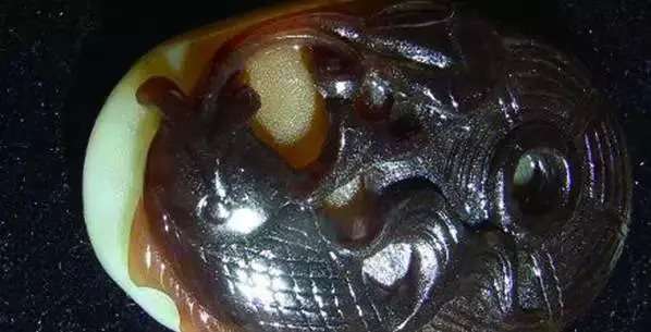 漲知識，玉也能騙人！照玉手電筒照出真相